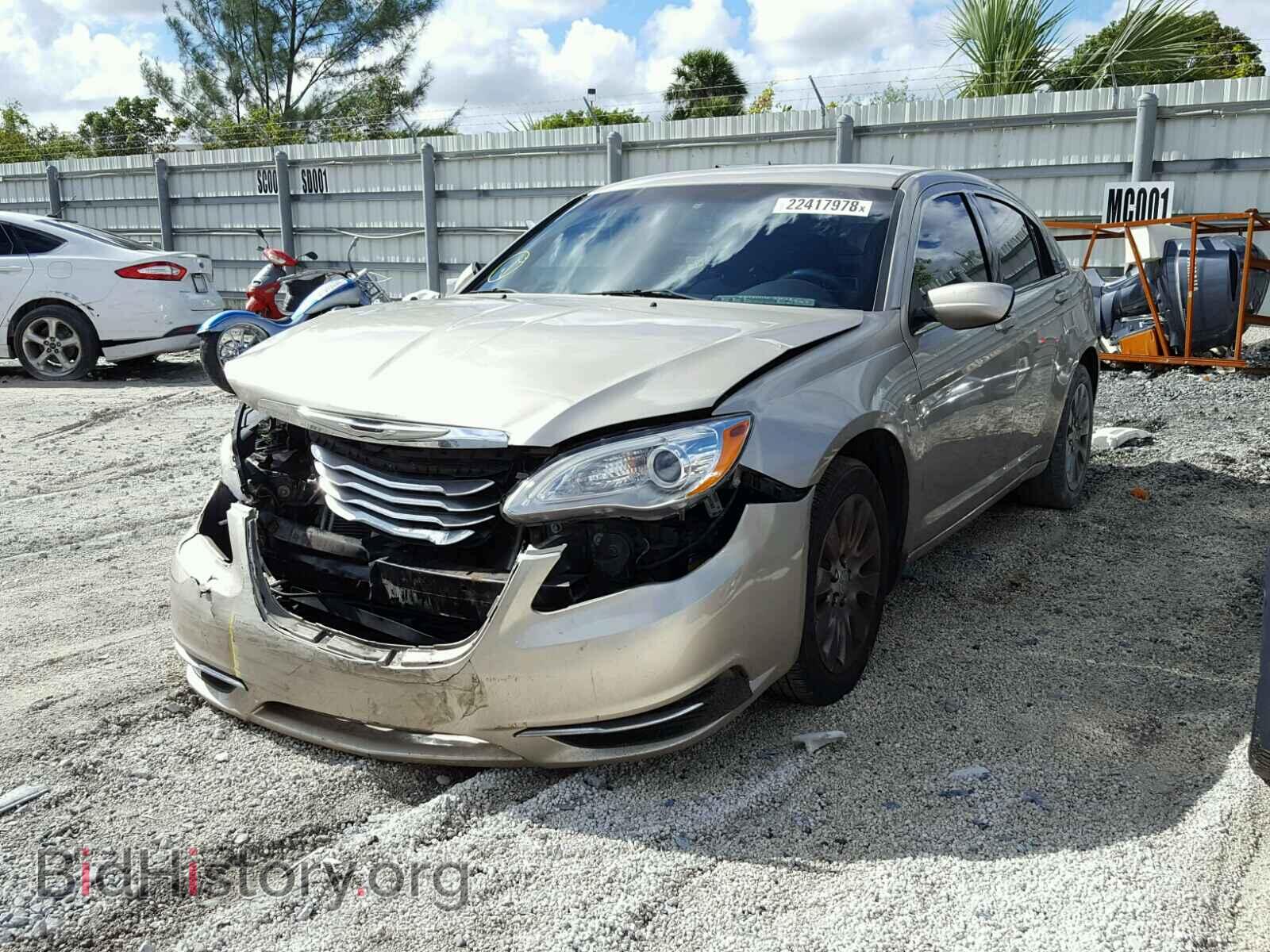 2013 CHRYSLER 200 - VIN: 1C3CCBAB2DN640384 - Фото 2