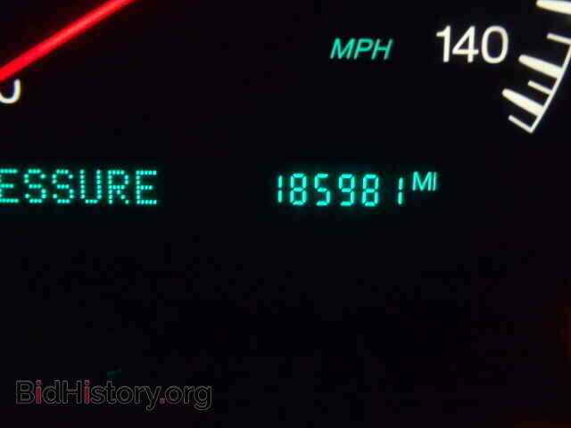 2001 CADILLAC DEVILLE - VIN: 1G6KF57951U258410 - Фото 8