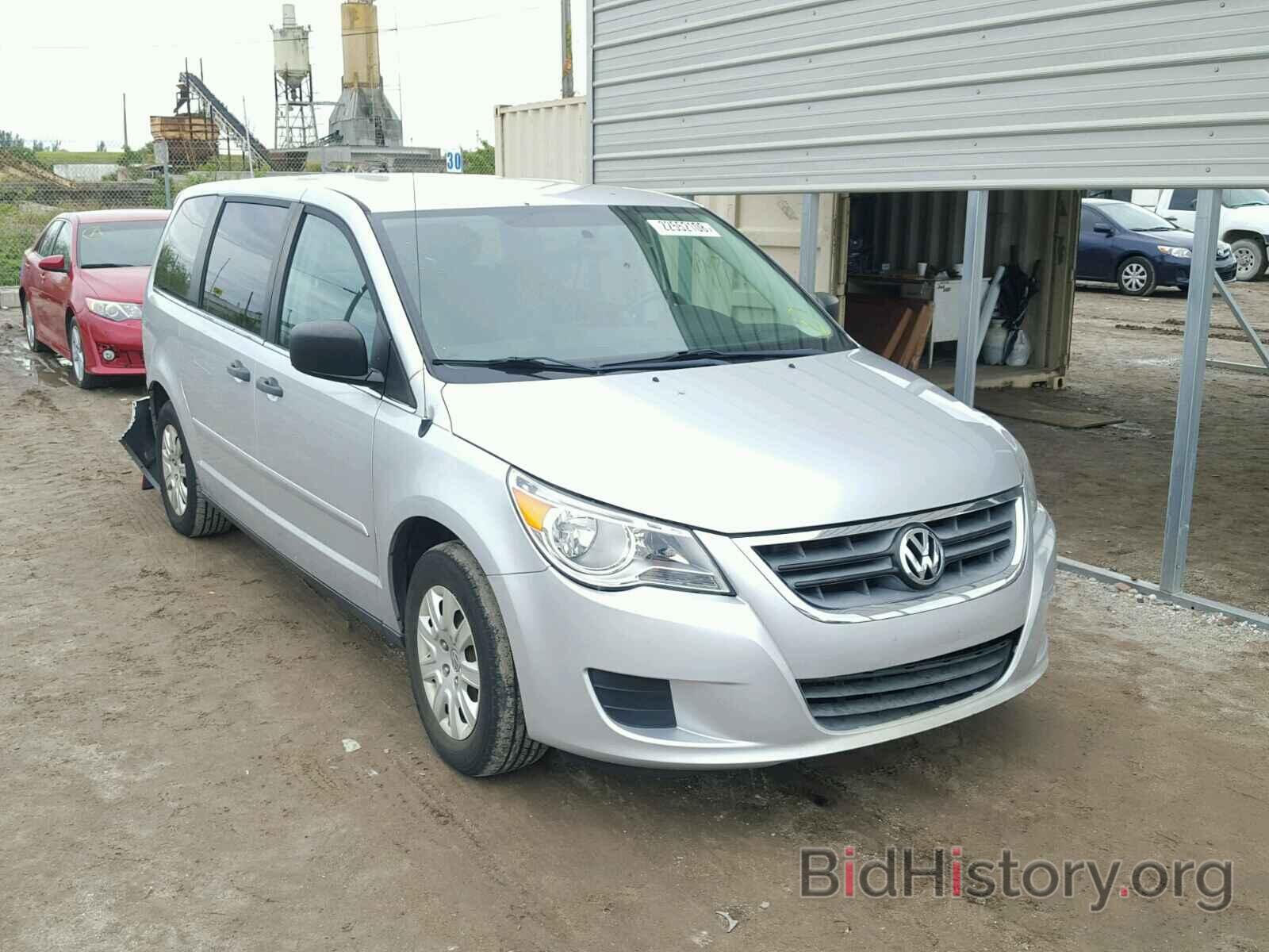 Photo 2V4RW4DG8BR766416 - VOLKSWAGEN ROUTAN 2011