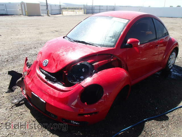 2010 VOLKSWAGEN BEETLE - VIN: 3VWPG3AG6AM015606 - Фото 2