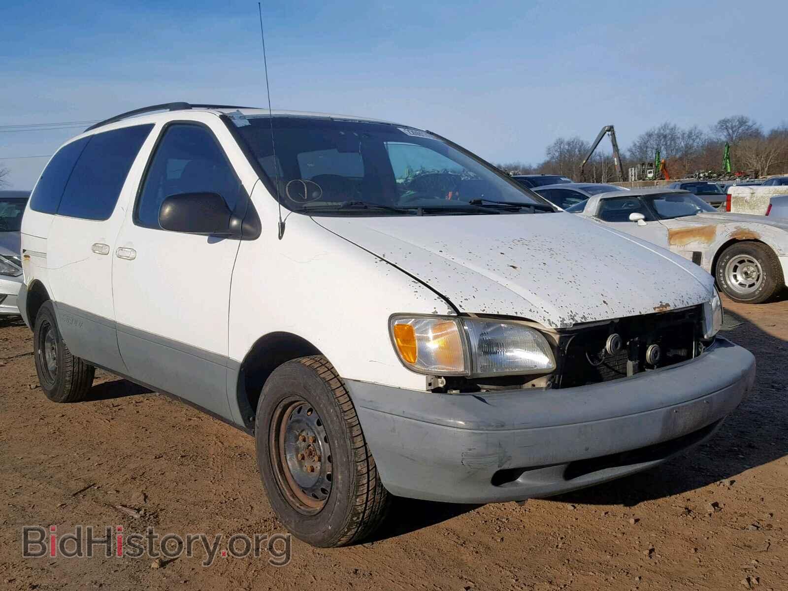 Photo 4T3ZF13C5YU308564 - TOYOTA SIENNA LE 2000