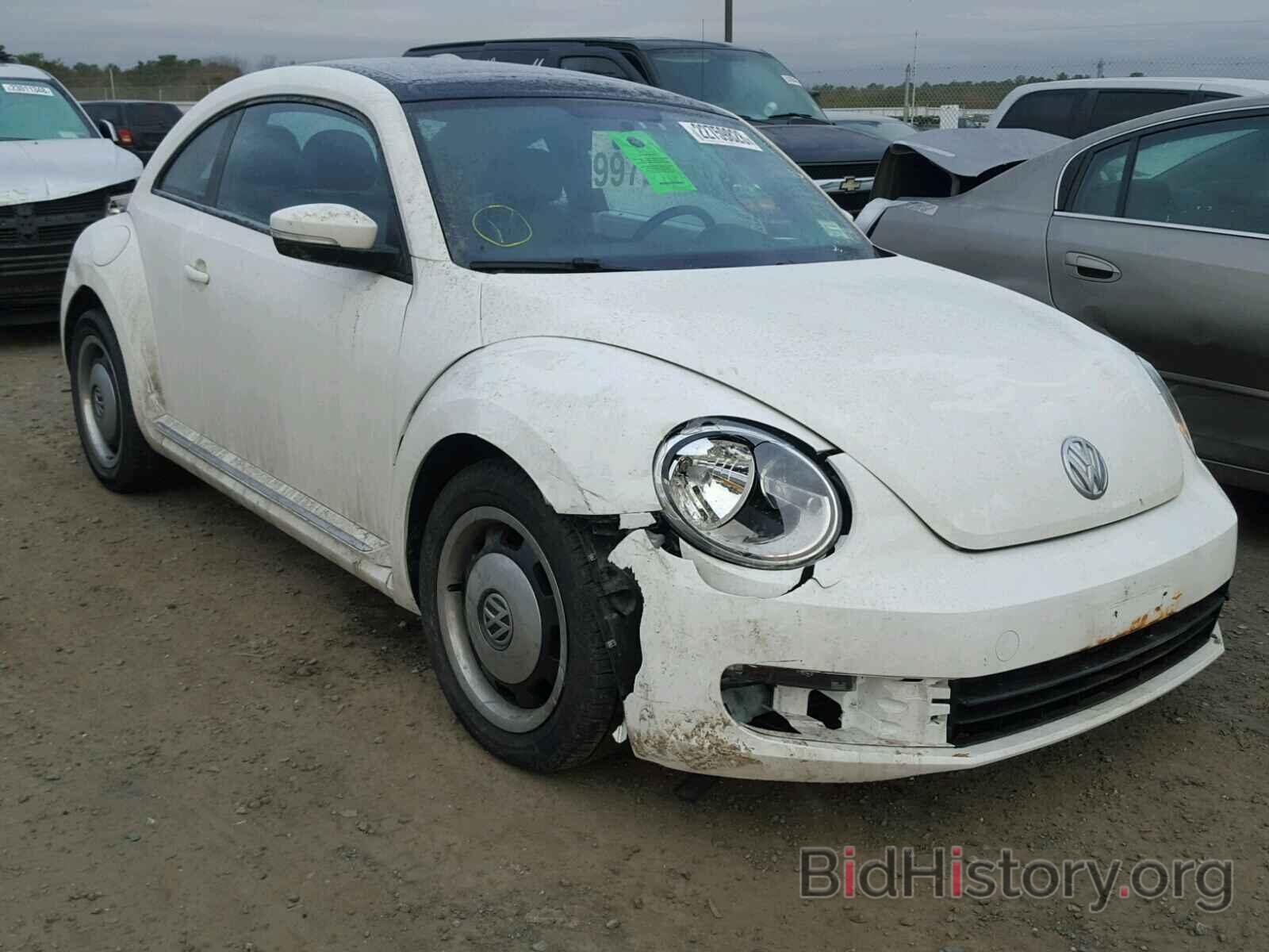 Photo 3VWJP7AT2CM635351 - VOLKSWAGEN BEETLE 2012