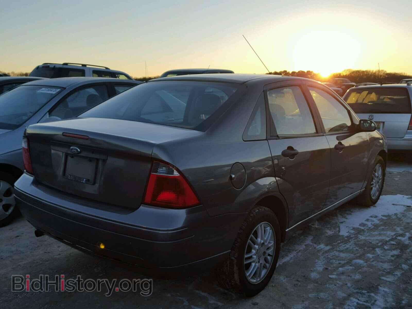 2007 FORD FOCUS - VIN: 1FAHP34N17W326621 - Photo 4