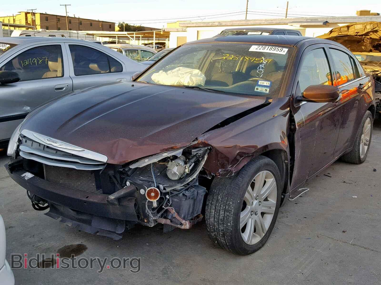 2013 CHRYSLER 200 - VIN: 1C3CCBAB6DN698031 - Фото 2