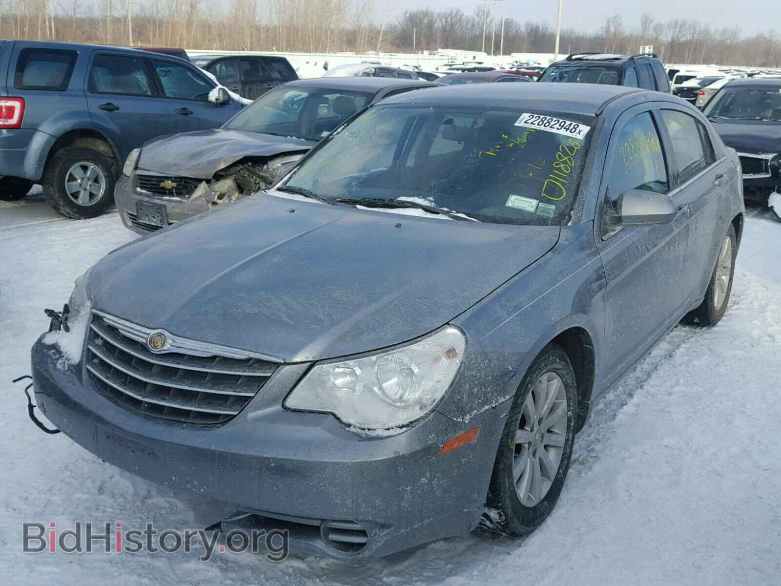 2010 CHRYSLER SEBRING - VIN: 1C3CC5FB2AN226060 - Фото 2