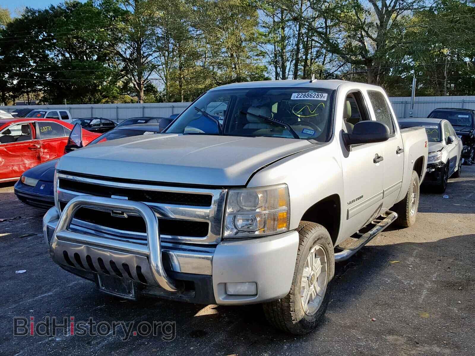 2011 CHEVROLET SILVERADO - VIN: 3GCPKSE30BG208501 - Photo 2