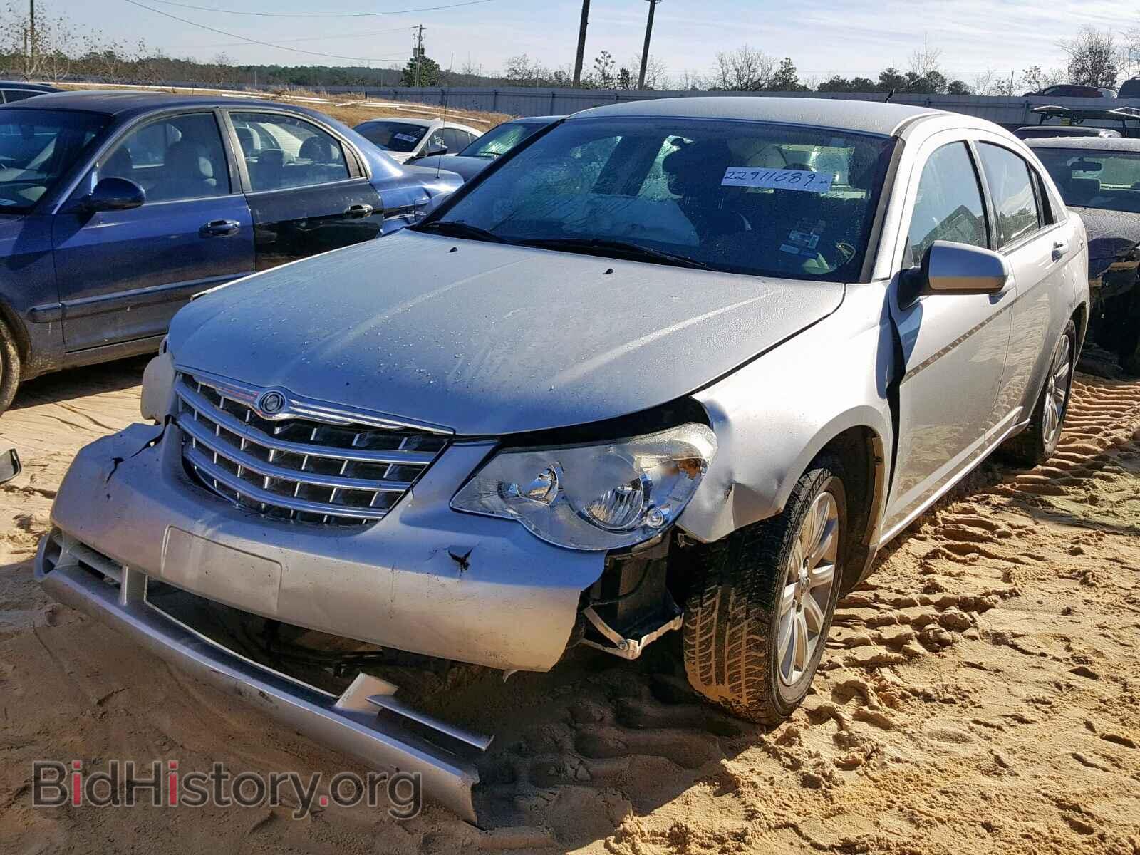 2010 CHRYSLER SEBRING - VIN: 1C3CC5FB4AN152740 - Фото 2