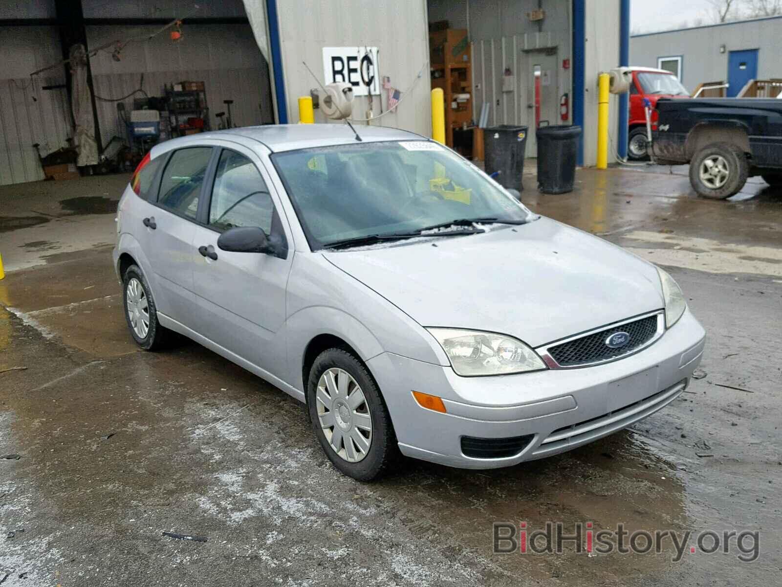 Photo 3FAFP37N05R132729 - FORD FOCUS 2005