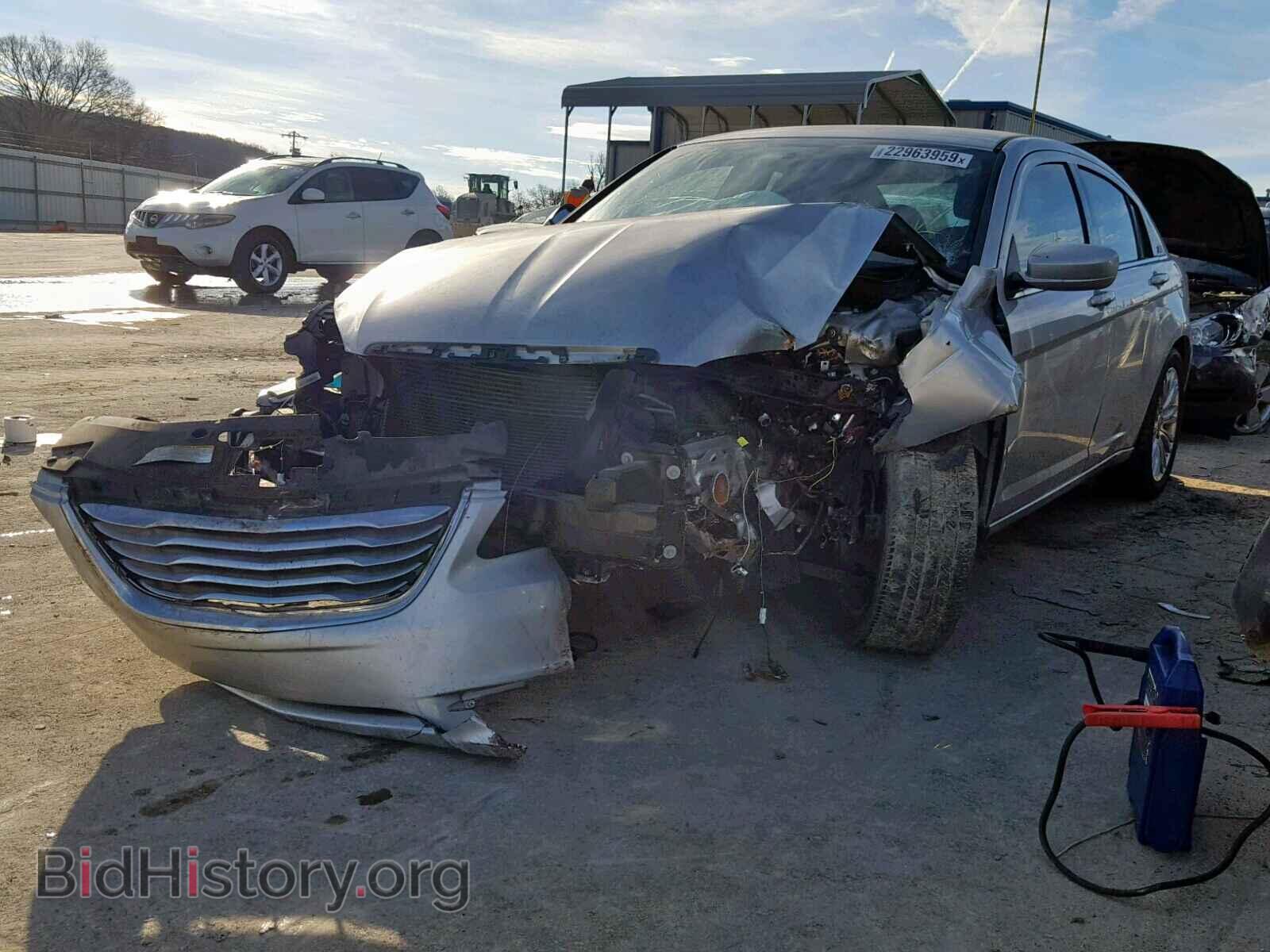 2012 CHRYSLER 200 - VIN: 1C3CCBAB2CN262324 - Фото 2