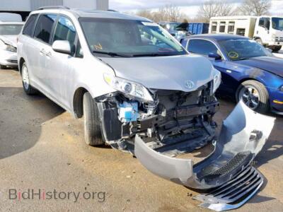 2017 Toyota SIENNA XLE, серебристый — VIN , Copart