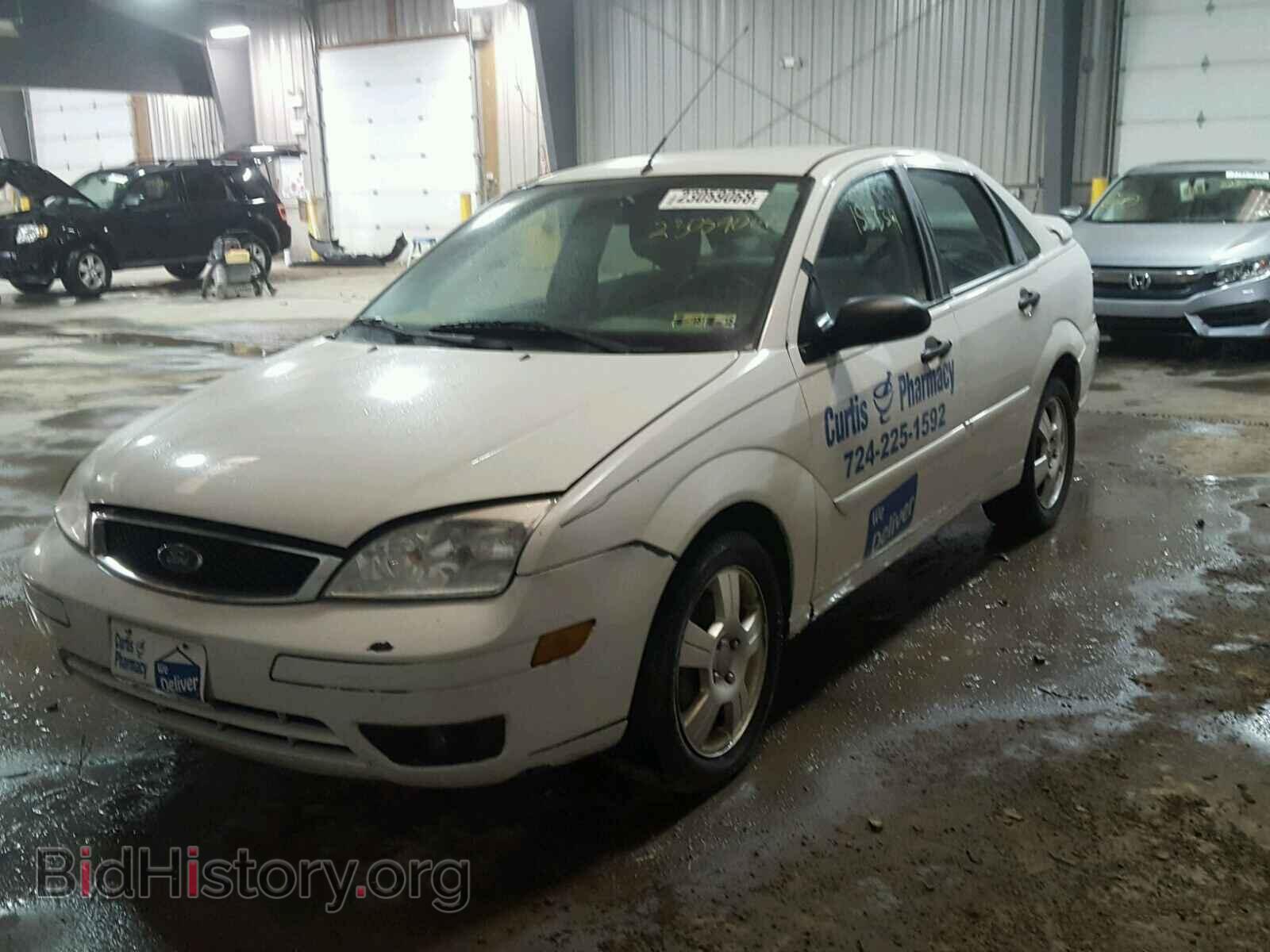 2007 FORD FOCUS - VIN: 1FAHP34N37W352251 - Фото 2