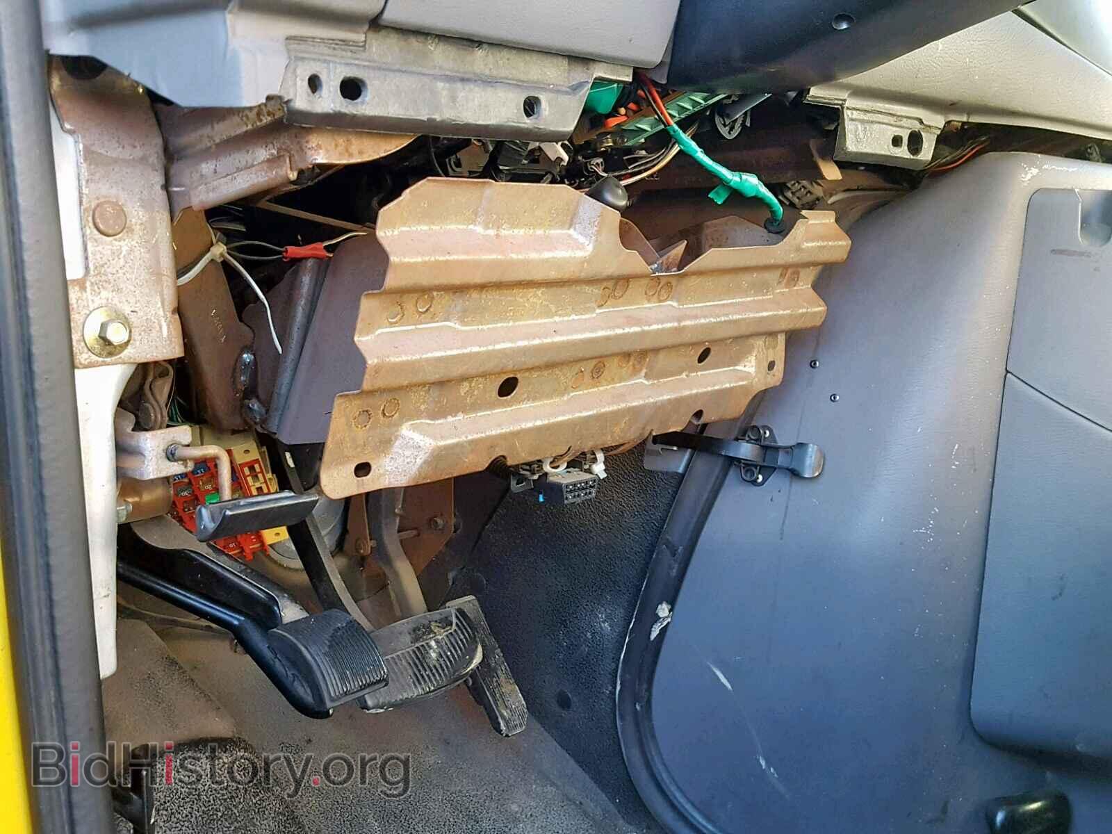 2001 FORD ECONOLINE - VIN: 1FTPE24261HB05569 - Photo 9