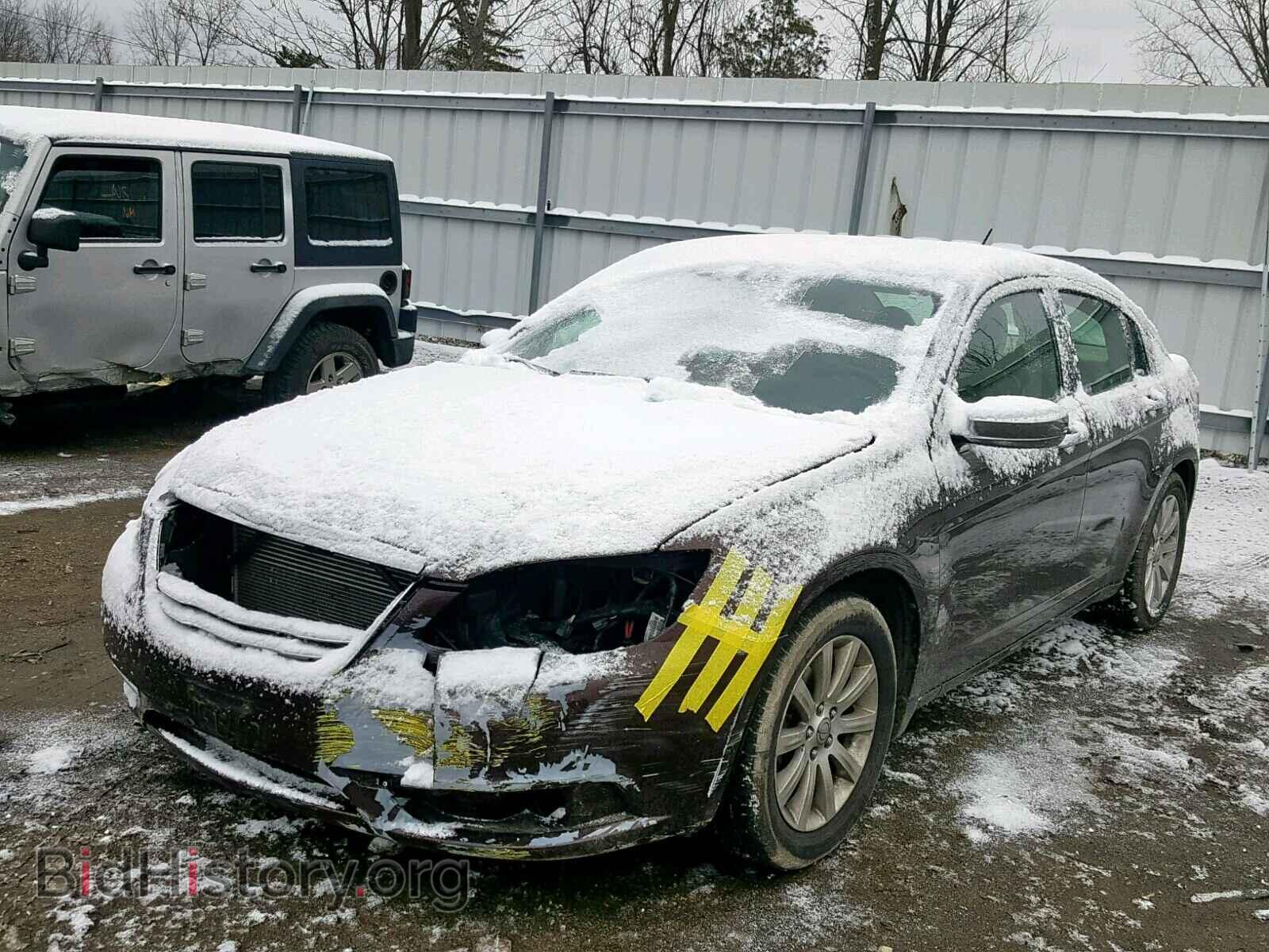 2013 CHRYSLER 200 - VIN: 1C3CCBCG8DN676850 - Фото 2