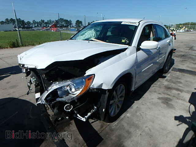 2013 CHRYSLER 200 - VIN: 1C3CCBBB2DN557570 - Фото 2