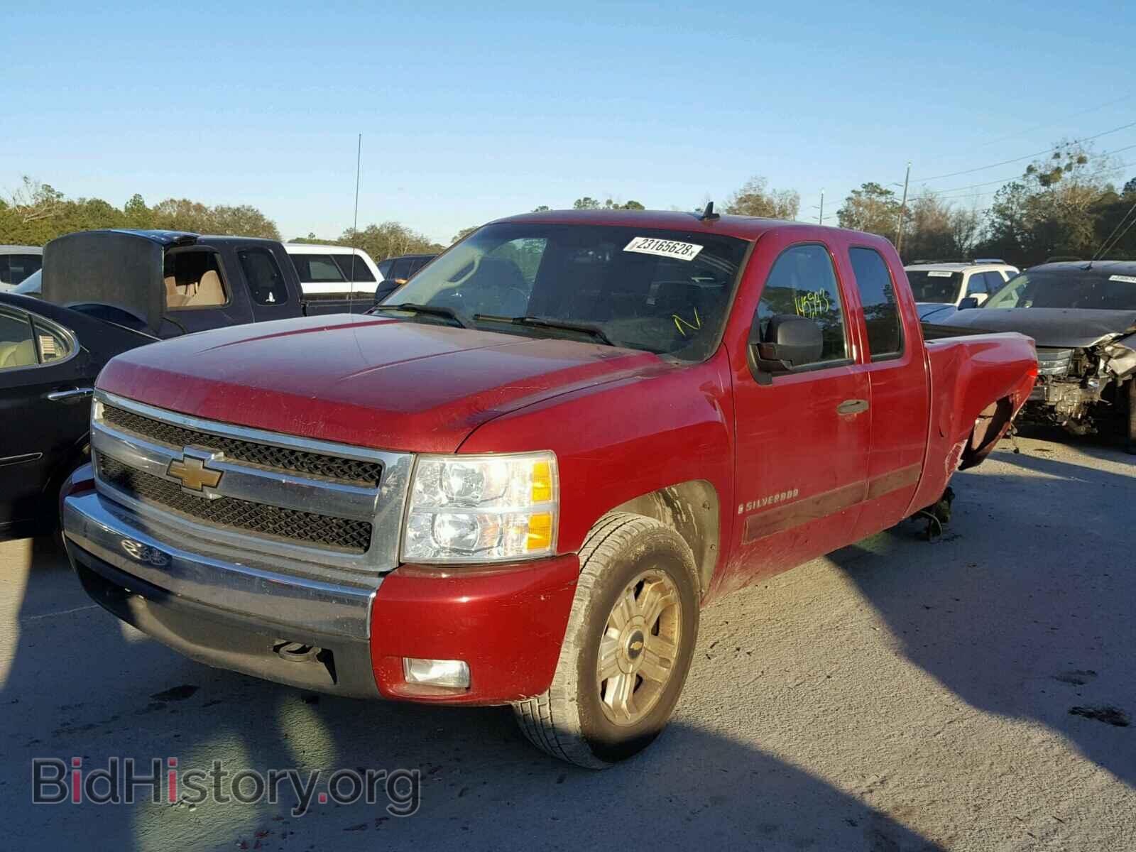 2007 CHEVROLET SILVERADO - VIN: 2GCEC19J371627353 - Фото 2