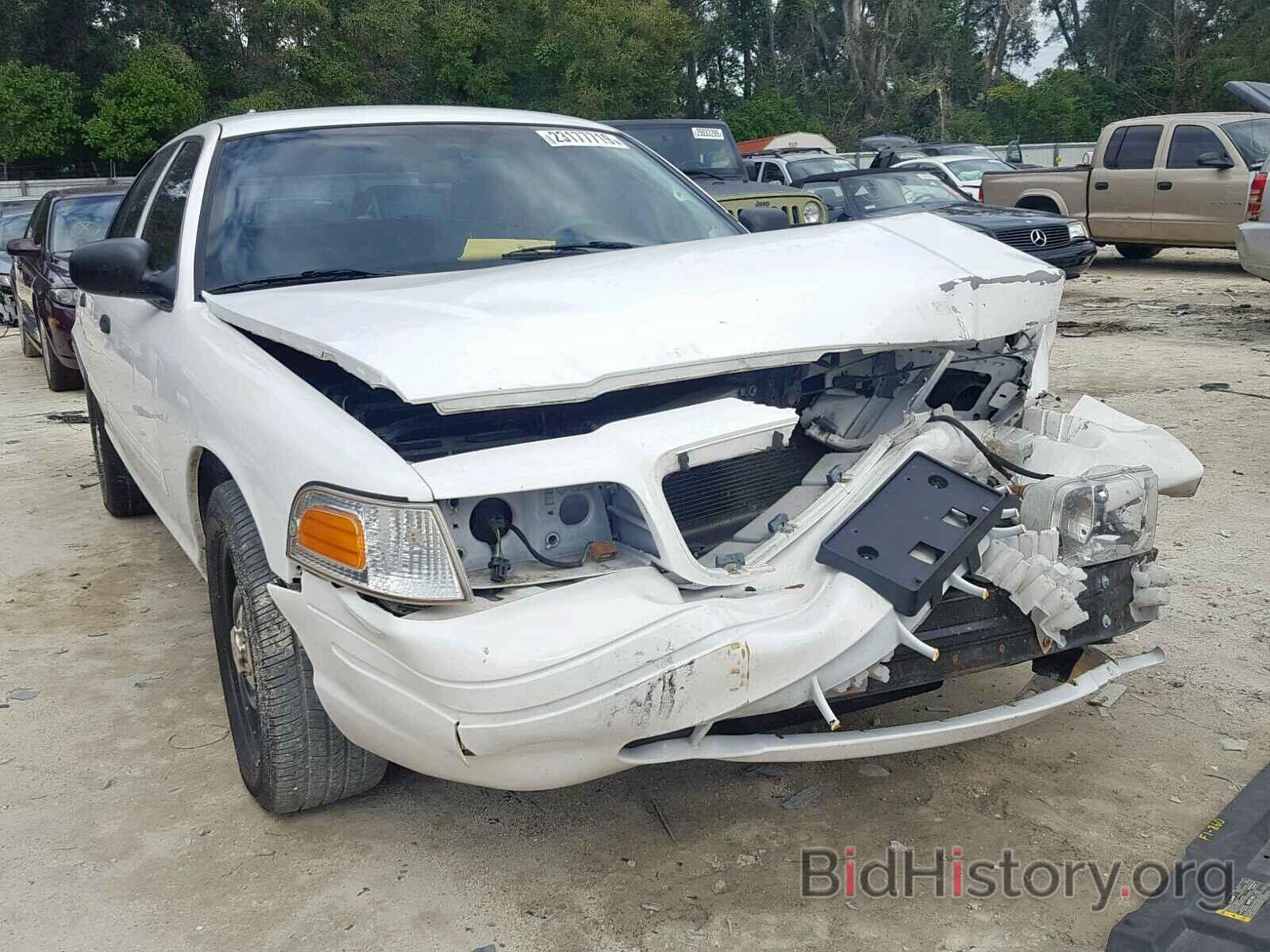 Photo 2FABP7BV8BX179517 - FORD CROWN VIC 2011