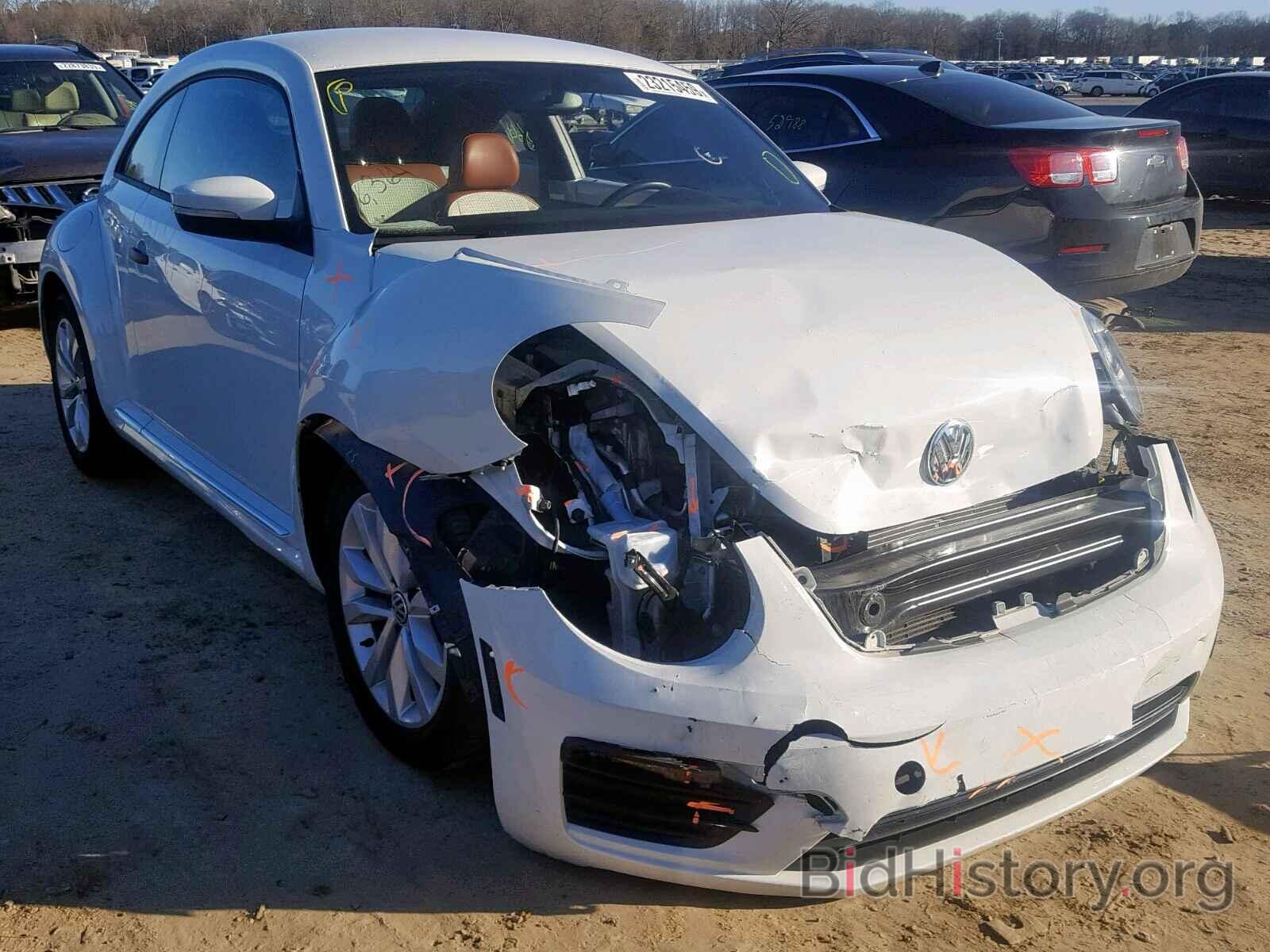 Photo 3VWF17AT6HM626862 - VOLKSWAGEN BEETLE 2017