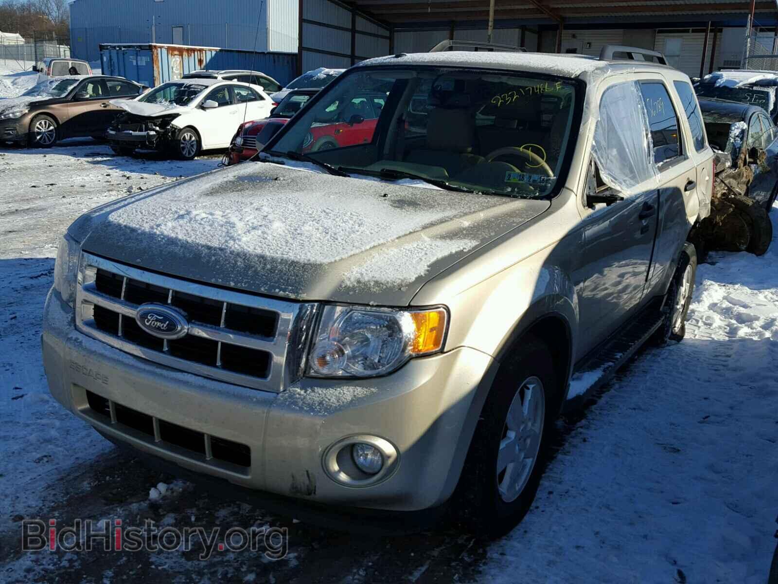 2011 FORD ESCAPE - VIN: 1FMCU0D70BKB43557 - Фото 2