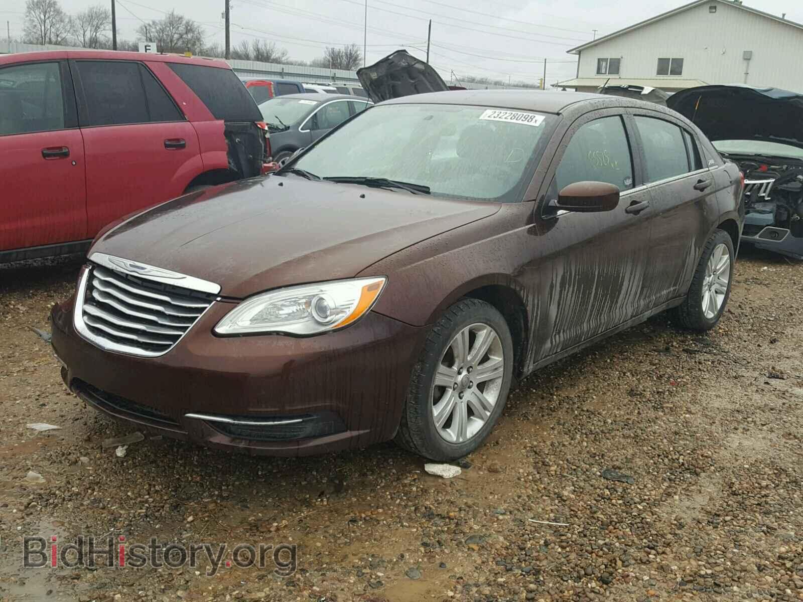 2013 CHRYSLER 200 - VIN: 1C3CCBAB3DN698116 - Фото 2