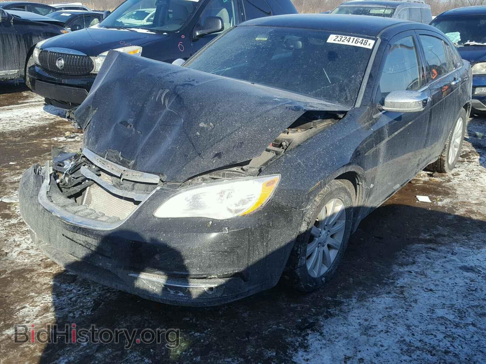2013 CHRYSLER 200 - VIN: 1C3CCBCGXDN571372 - Фото 2
