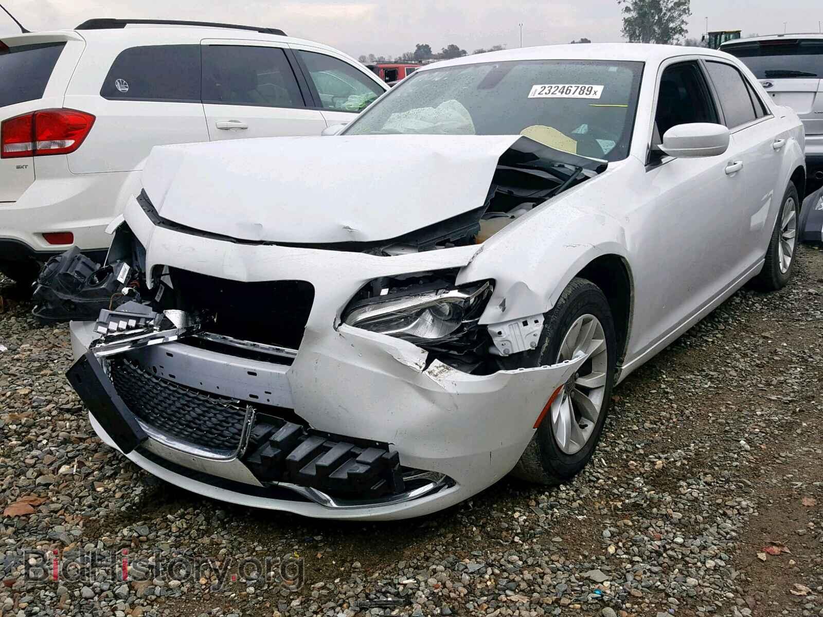 2015 CHRYSLER 300 - VIN: 2C3CCAAG8FH930713 - Фото 2