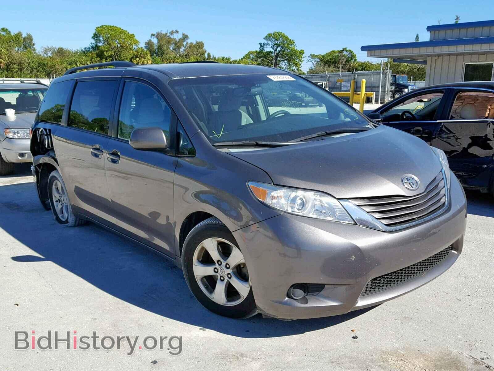 Photo 5TDKK3DC5FS570851 - TOYOTA SIENNA LE 2015