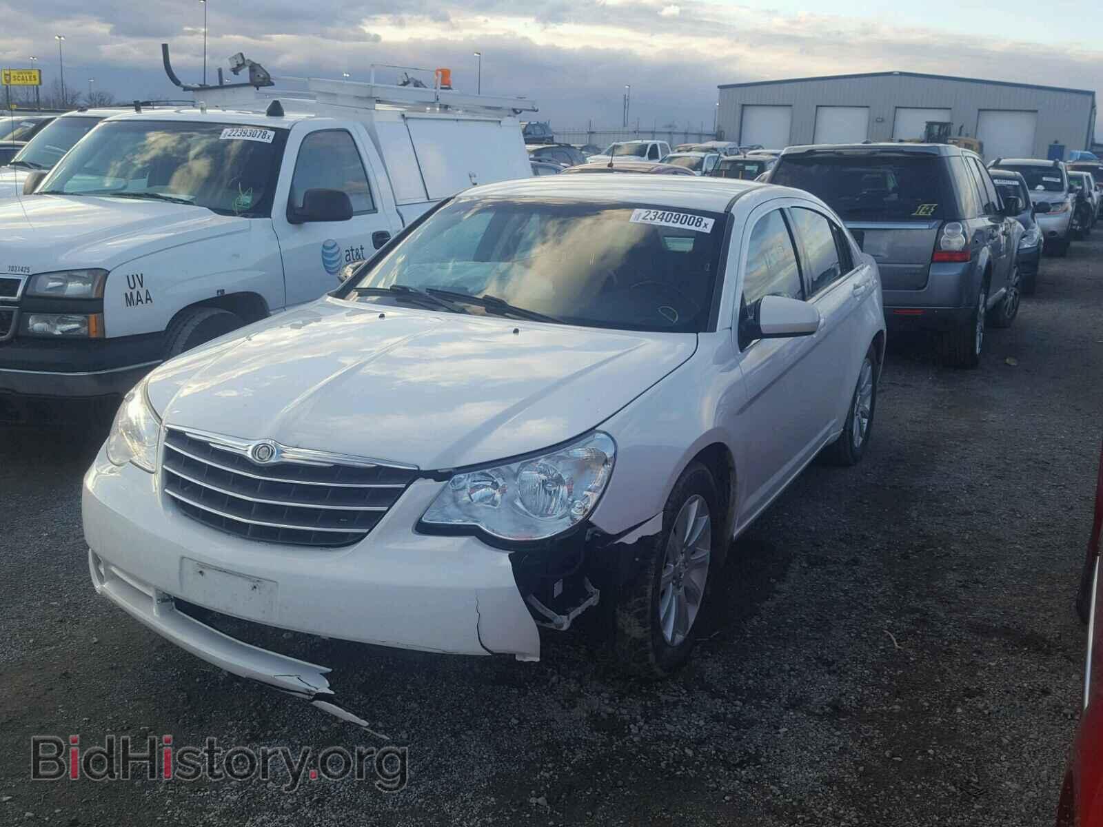 2010 CHRYSLER SEBRING - VIN: 1C3CC5FB8AN208680 - Фото 2