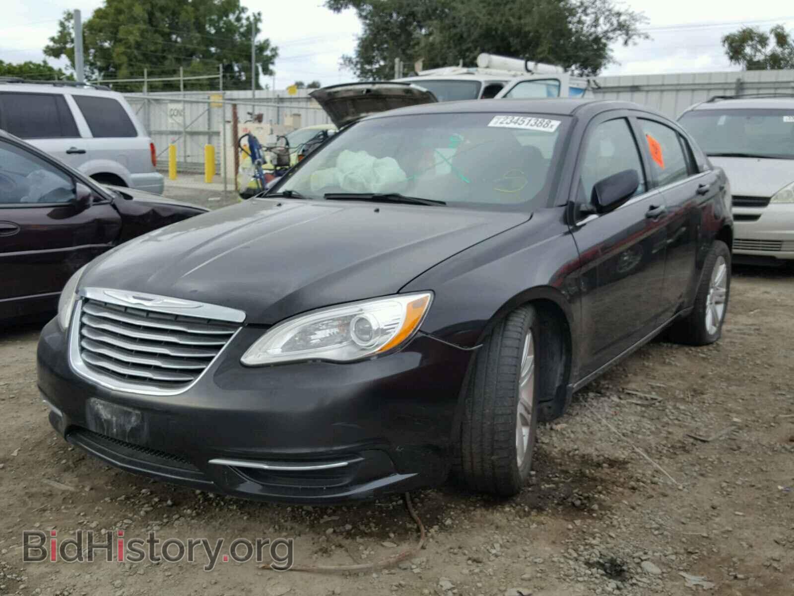 2013 CHRYSLER 200 - VIN: 1C3CCBAB8DN640048 - Фото 2