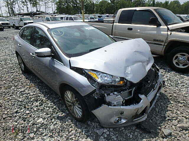 Photo 1FAHP3H28CL316843 - FORD FOCUS 2012