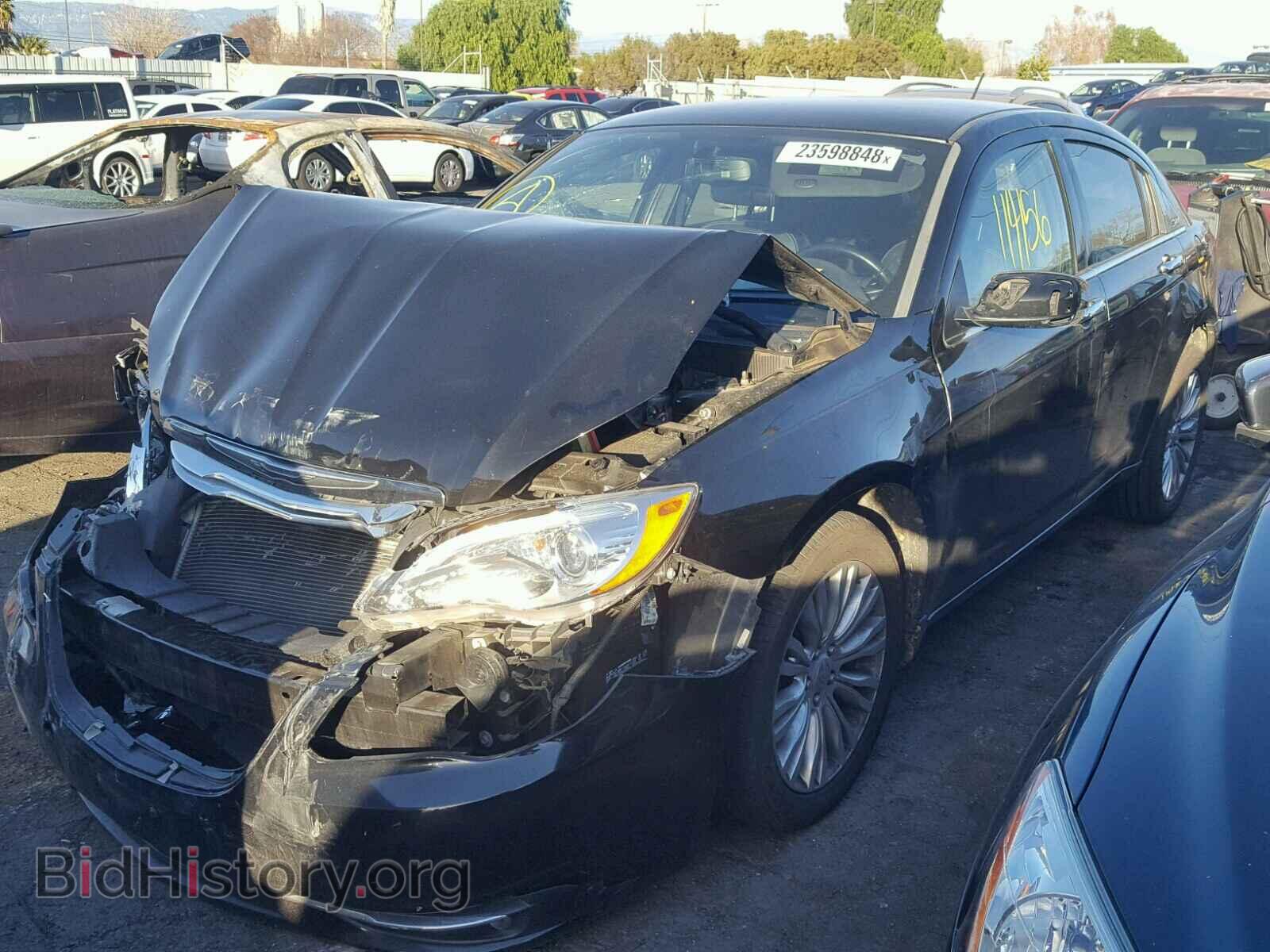 2011 CHRYSLER 200 - VIN: 1C3BC2FBXBN581764 - Фото 2