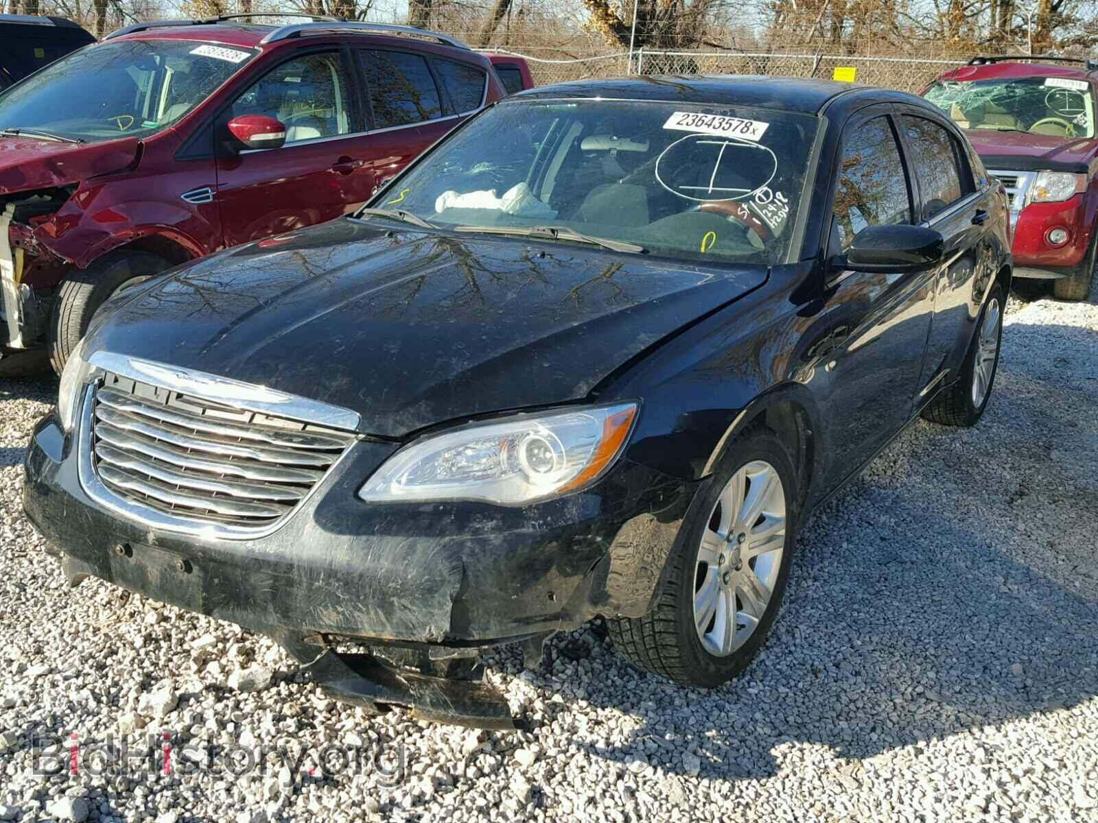 2013 CHRYSLER 200 - VIN: 1C3CCBAB4DN640290 - Фото 2