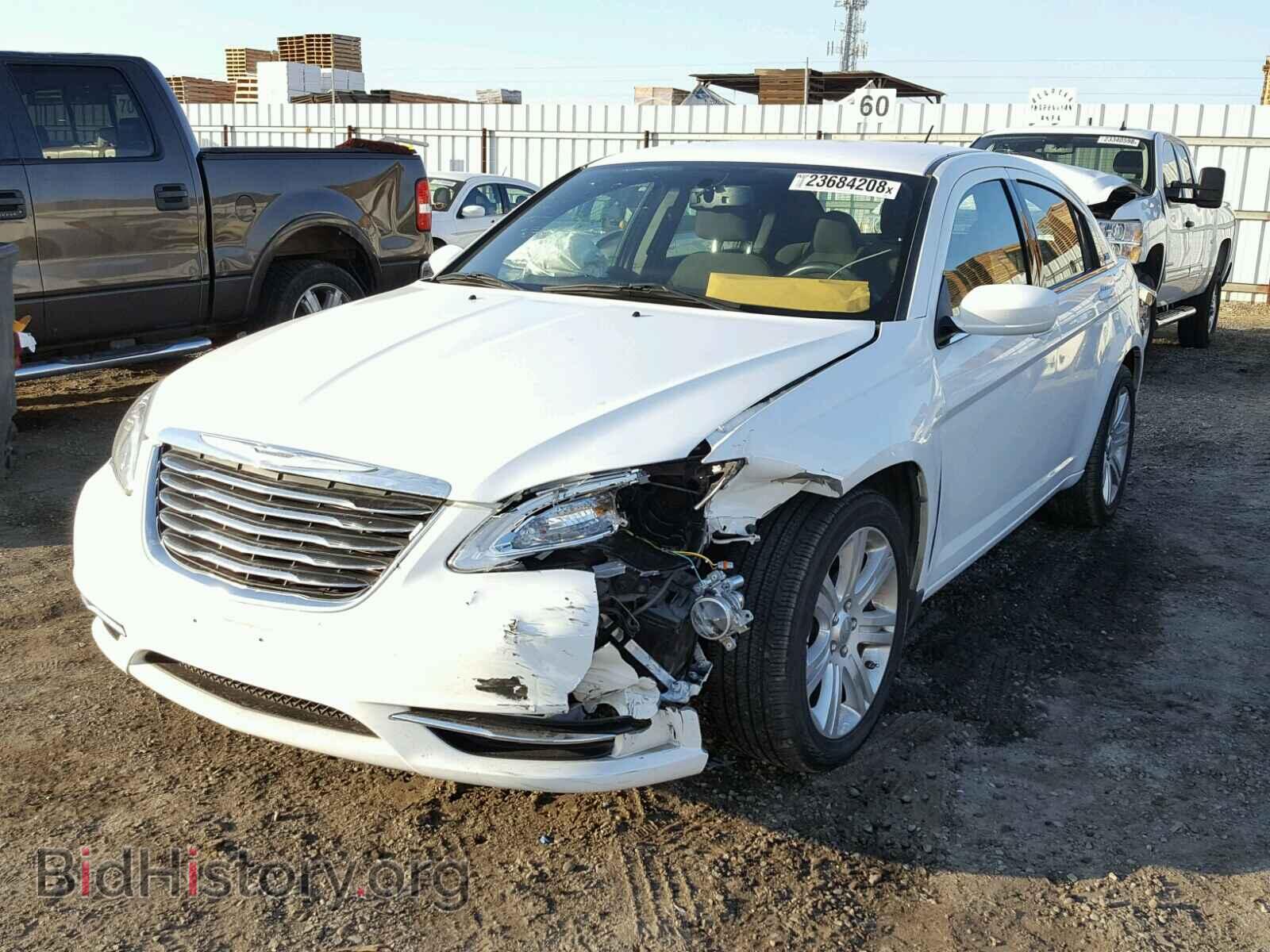 2013 CHRYSLER 200 - VIN: 1C3CCBBBXDN584810 - Фото 2