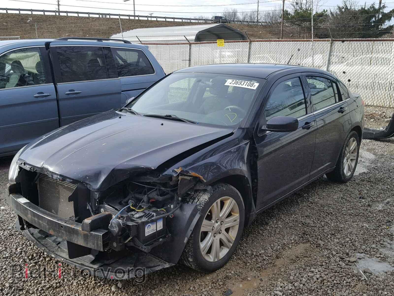 2011 CHRYSLER 200 - VIN: 1C3BC1FB8BN562303 - Фото 2