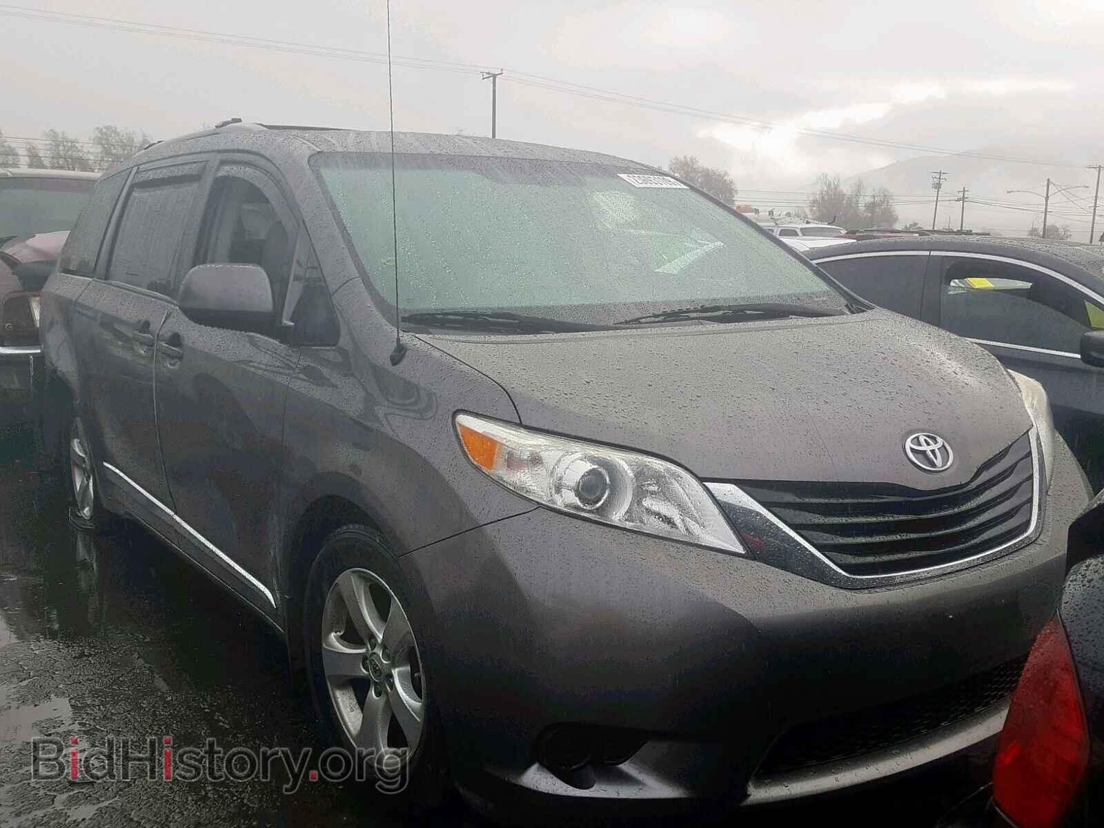 Photo 5TDKK3DC9CS176720 - TOYOTA SIENNA LE 2012