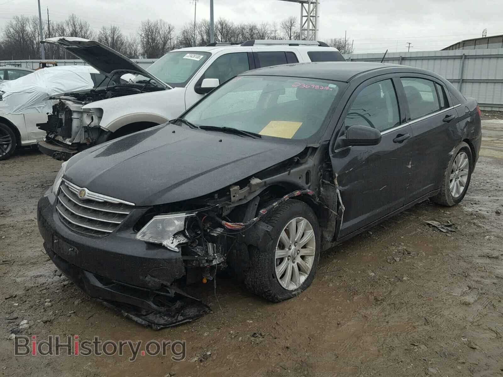 2010 CHRYSLER SEBRING - VIN: 1C3CC5FB3AN158285 - Фото 2