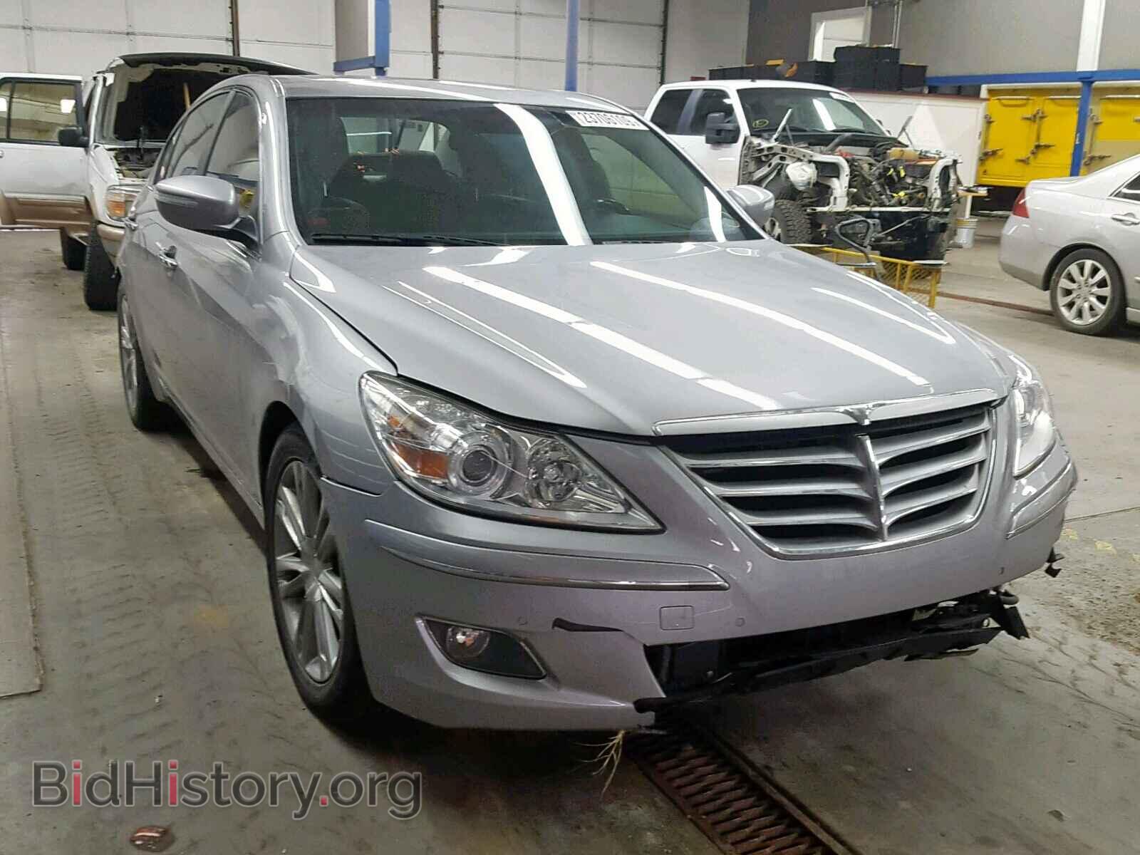 Photo KMHGC4DE8AU079779 - HYUNDAI GENESIS 2010