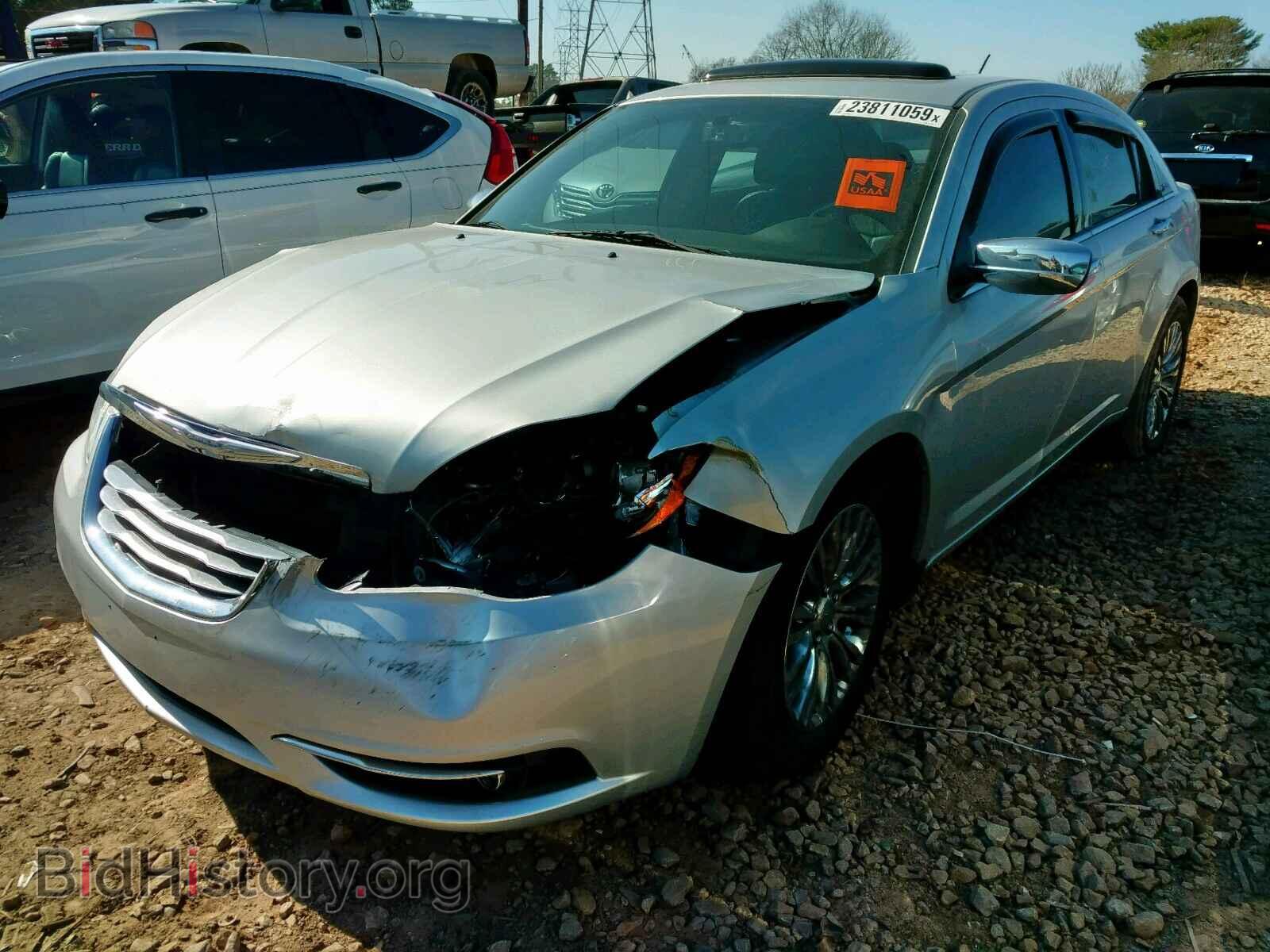 2011 CHRYSLER 200 - VIN: 1C3BC2FG3BN571962 - Фото 2