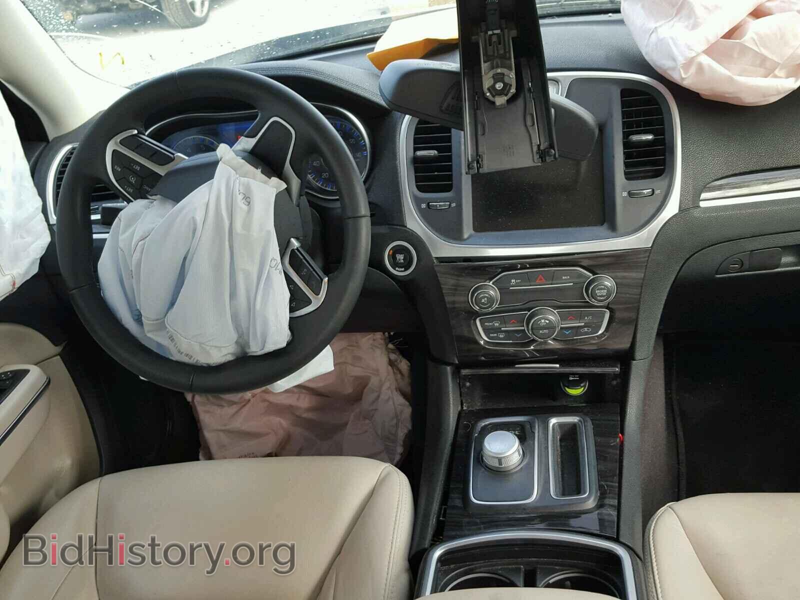 2016 CHRYSLER 300 - VIN: 2C3CCAAG1GH243915 - Фото 9