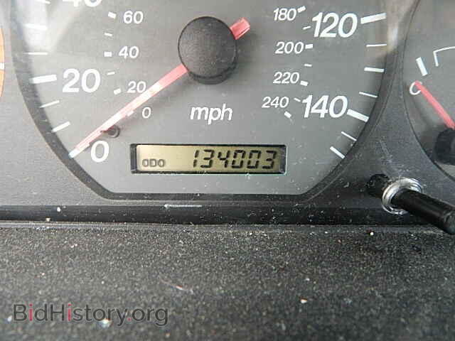 2000 MAZDA 626 - VIN: 1YVGF22C0Y5122639 - Фото 8