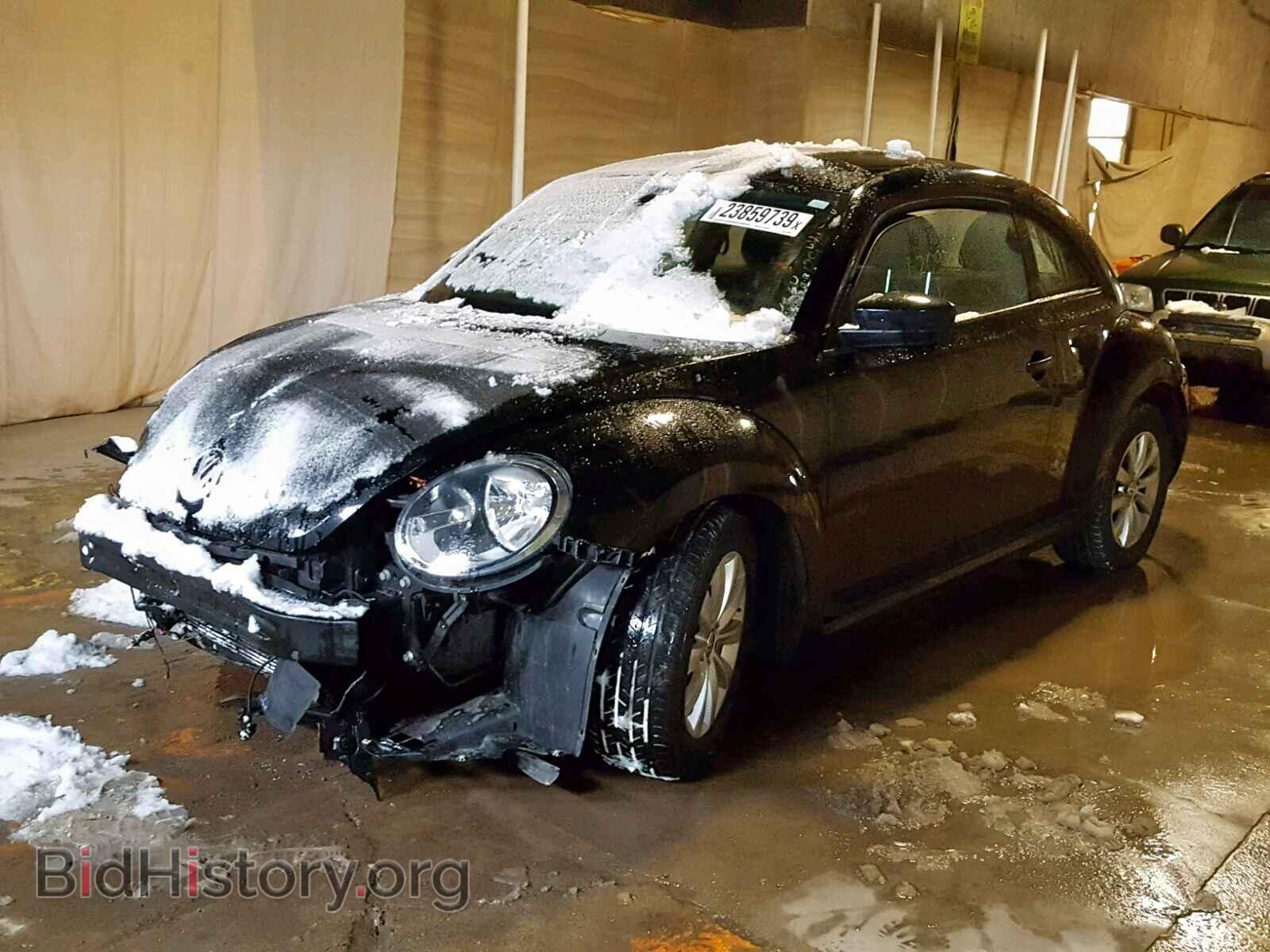 2014 VOLKSWAGEN BEETLE - VIN: 3VWFP7AT9EM620970 - Фото 2