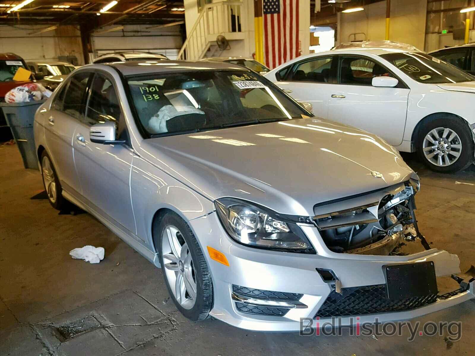 Photo WDDGF8BB7CR198107 - MERCEDES-BENZ C CLASS 2012