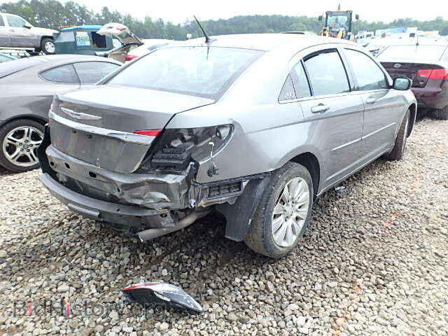 2012 CHRYSLER 200 - VIN: 1C3CCBAB8CN209997 - Photo 4