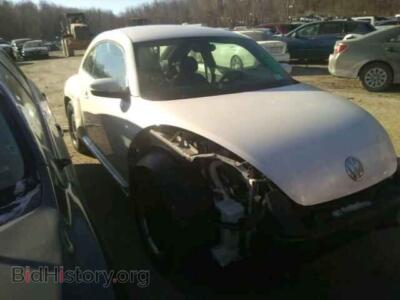 2012 Volkswagen BEETLE, white — VIN 3VWJP7AT2CM611521, Copart