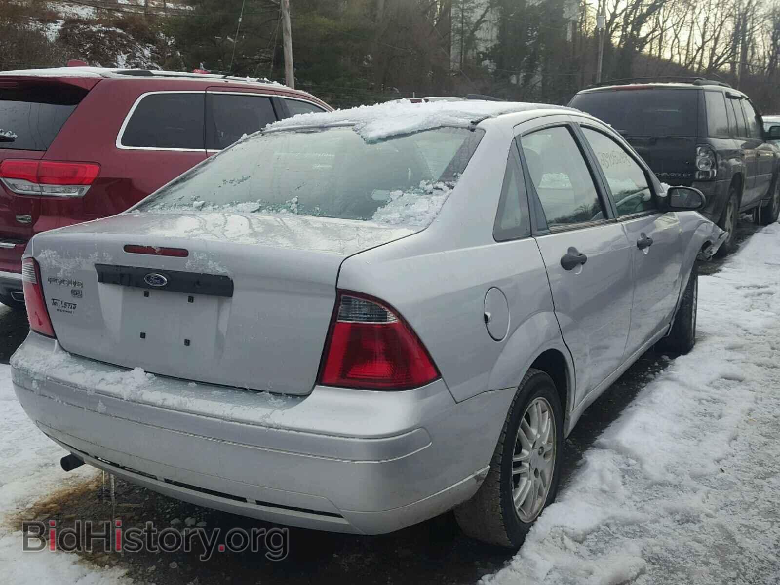 2007 FORD FOCUS - VIN: 1FAFP34N67W323981 - Photo 4