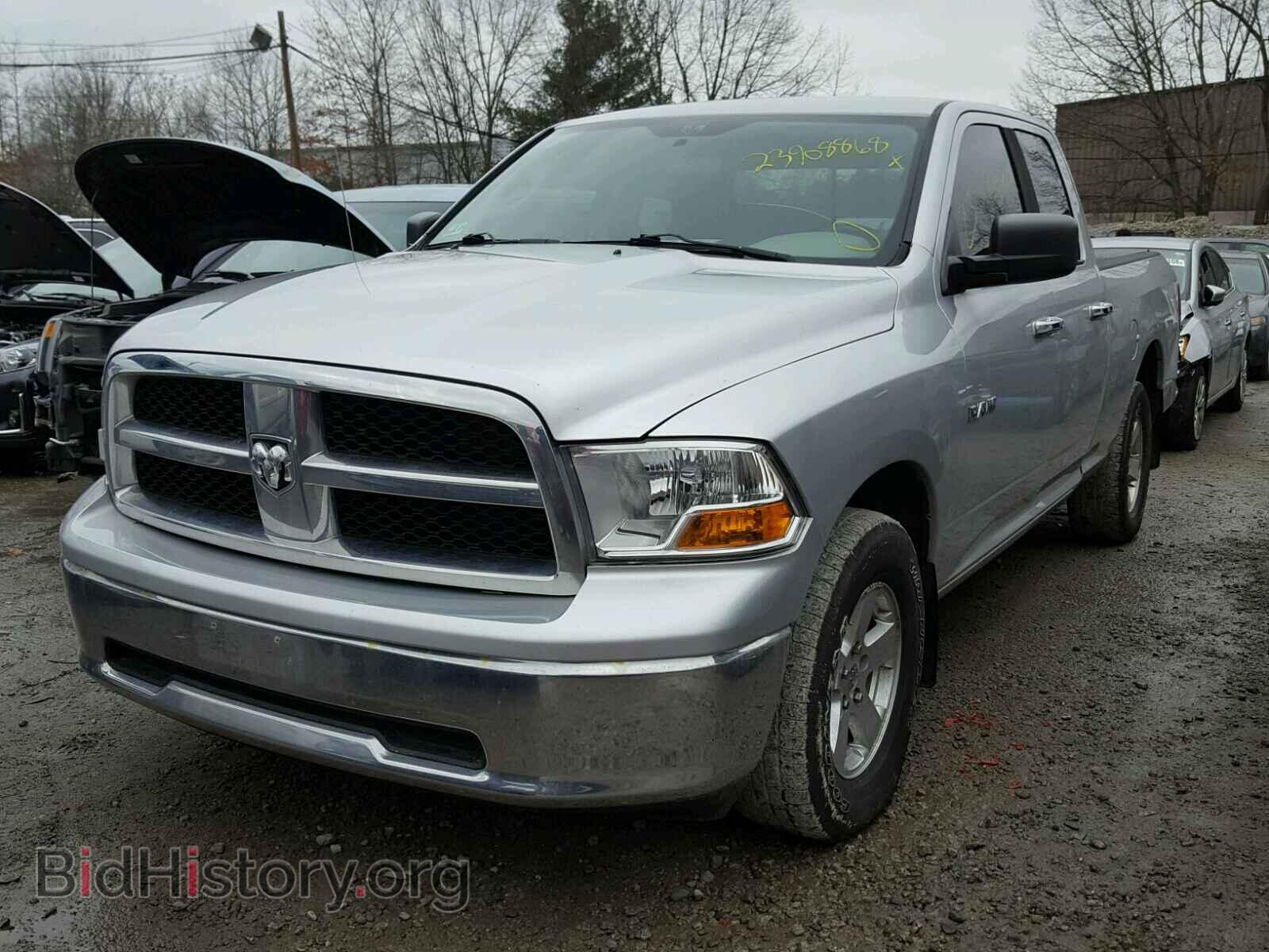 2010 DODGE RAM 1500 - VIN: 1D7RV1GP9AS183220 - Фото 2