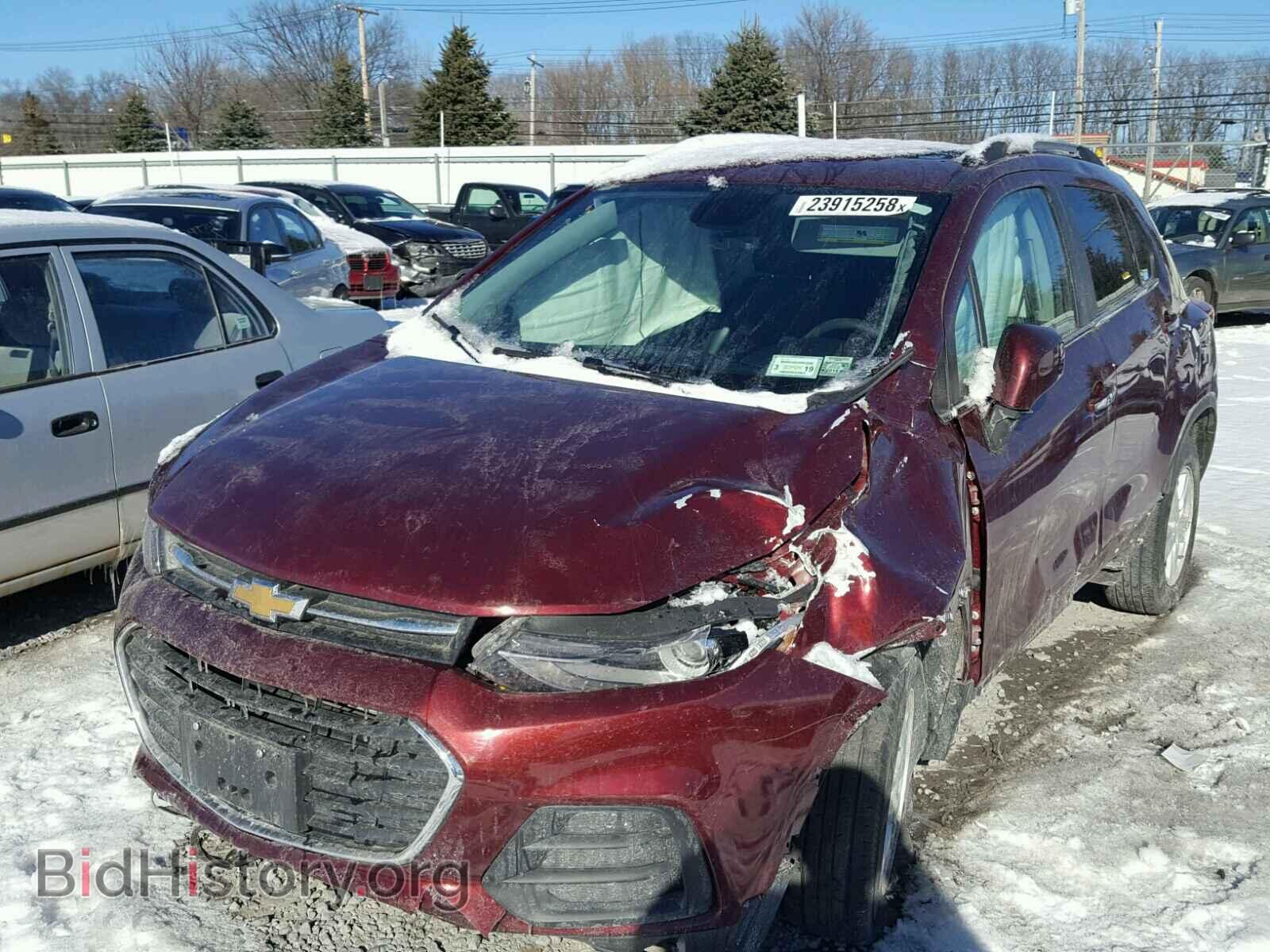 2017 CHEVROLET TRAX - VIN: 3GNCJPSB6HL196629 - Фото 2