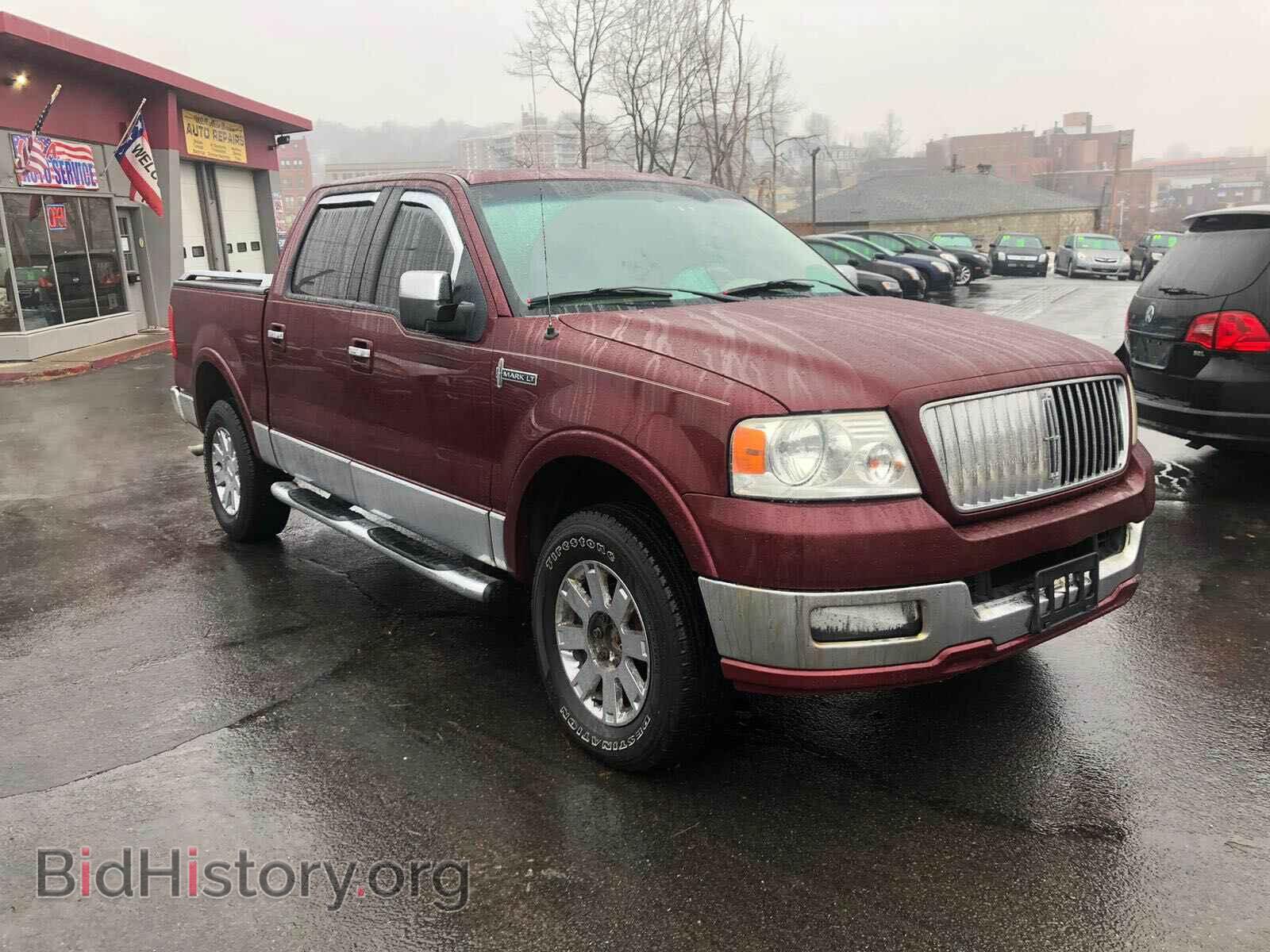 Photo 5LTPW18546FJ02178 - LINCOLN MARK LT 2006