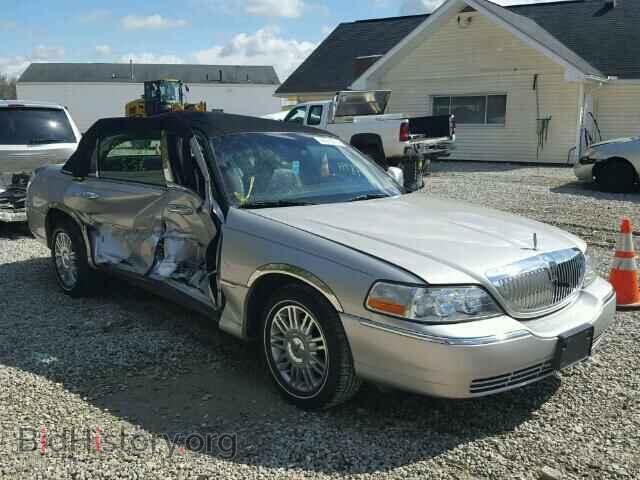 Photo 2LNHM82V58X654399 - LINCOLN TOWNCAR 2008
