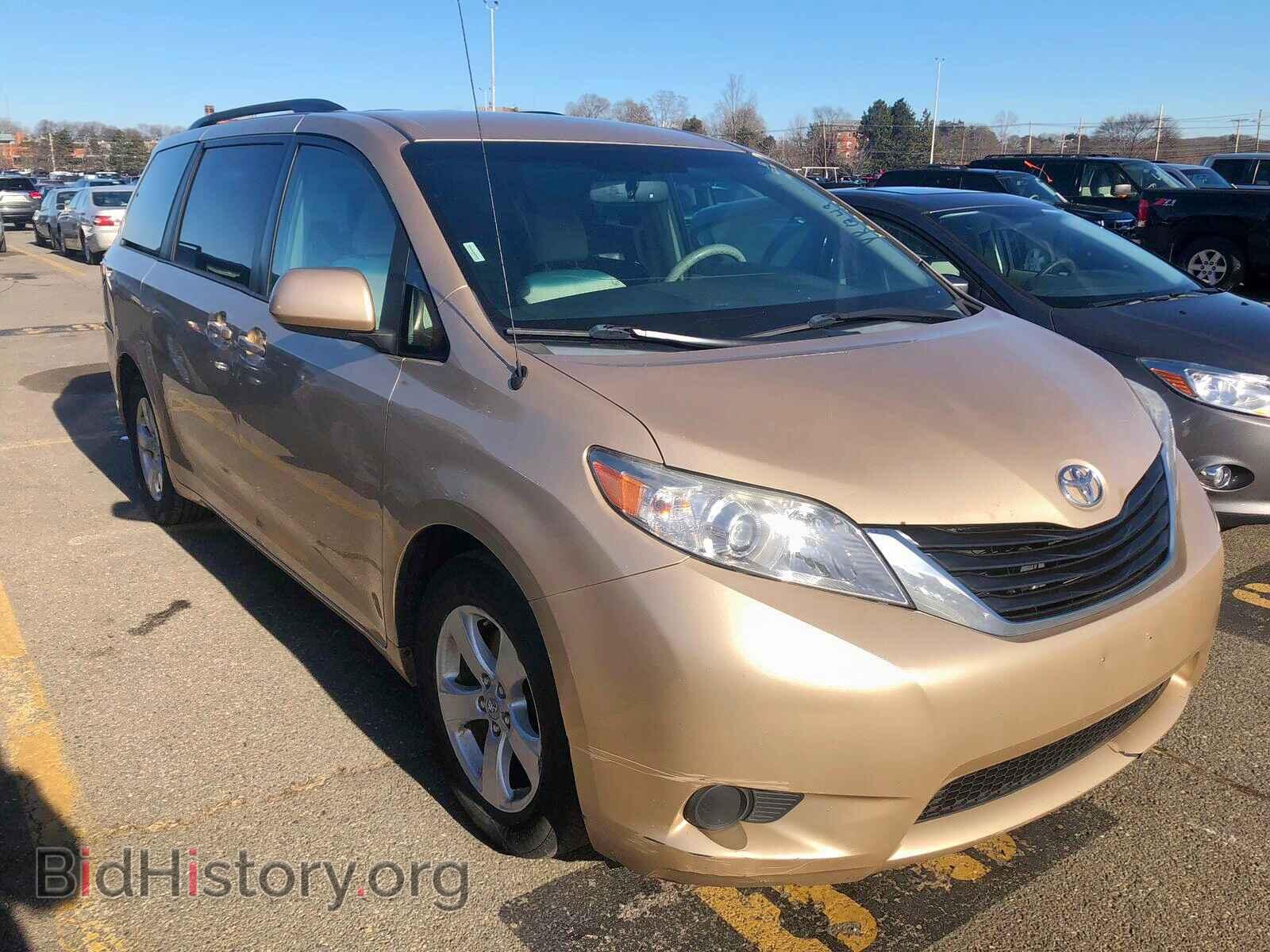Photo 5TDKK3DC4CS252389 - TOYOTA SIENNA LE 2012