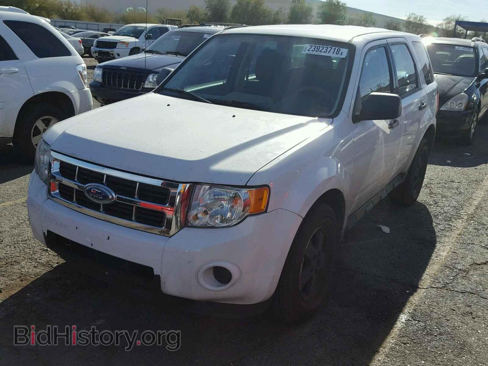 2011 FORD ESCAPE - VIN: 1FMCU0C73BKC65749 - Фото 2